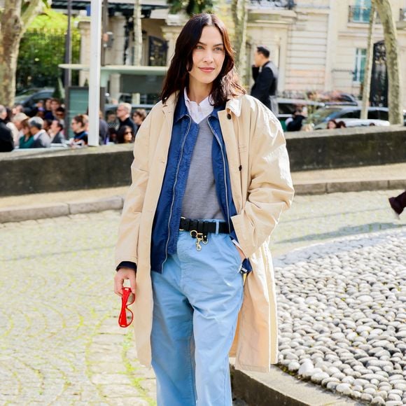 Alexa Chung aux arrivées au défilé Miu Miu Collection Femme Prêt-à-Porter Automne/Hiver 2026-2027 lors de la Fashion Week de Paris (PFW) au palais d'lena conseil Economique, social et environnemental, à Paris, France, le 10 mars 2026. © Denis Guignebourg/Bestimage
