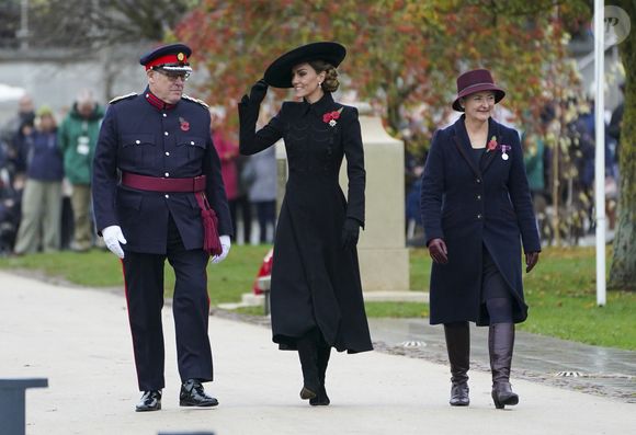 Catherine Kate Middleton, princesse de Galles, assiste à la cérémonie du souvenir de l'Armistice, au National Memorial Arboretum, à Burton-on-Trent, dans l'East Staffordshire. Photo par Julien Burton / Bestimage