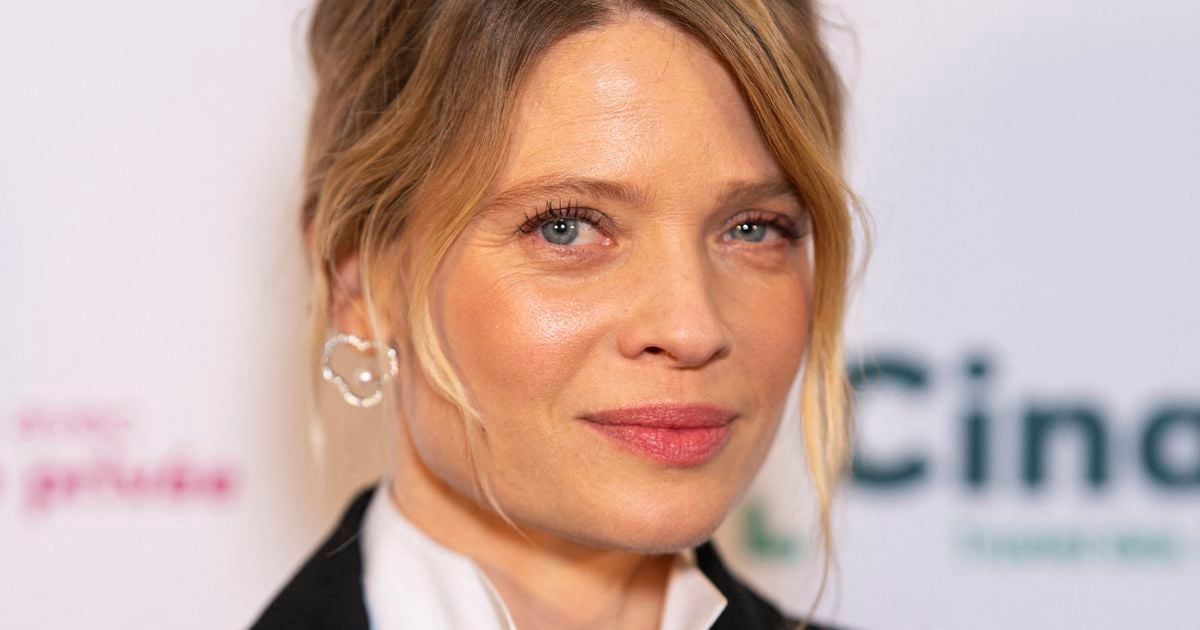 Mélanie Thierry et sa mère se ressemblent trait pour trait, elles posent ensemble lors d'une prestigieuse soirée