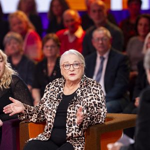 MariLou Berry, Josiane Balasko, Michel Drucker lors de l'enregistrement de l'émission "Famille je vous aime" présentée par M.Drucker et qui sera diffusée le 29 décembre sur France 3, au studio Rive gauche, à Paris, France, le 2 décembre 2025. © Gaffiot-Perusseau/Bestimage
