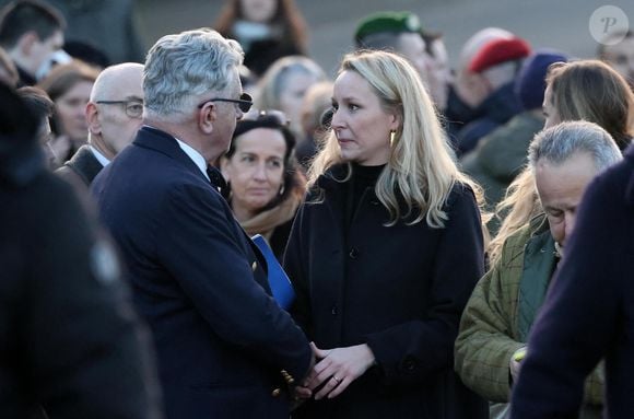 Marion Marechal - Le clan Le Pen se rend au cimetière de la Trinité-sur-Mer après les obsèques de Jean-Marie Le Pen en l'église Saint-Joseph le 11 janvier 2025.