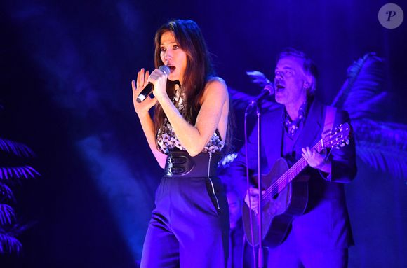 Mareva Galanter (Miss France 1999) en concert au théâtre Music-Hall Show l'Alhambra à Paris, France, le 23 novembre 2023. © Veeren/Bestimage