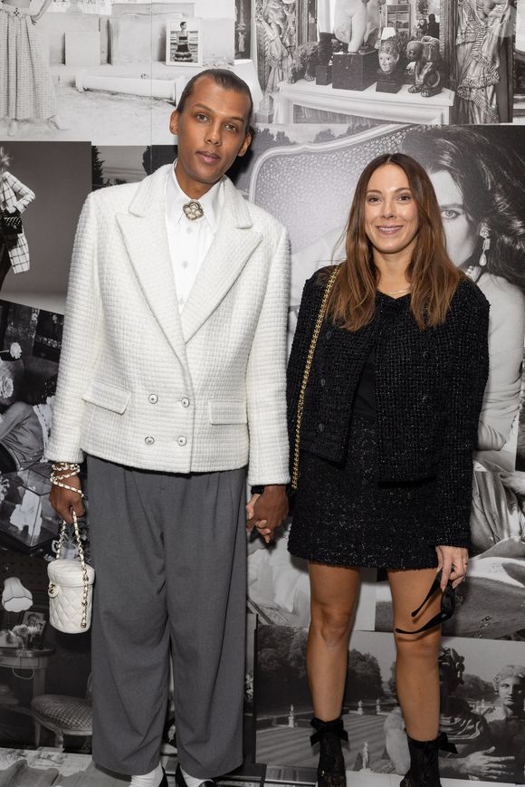 Une déclaration de Stromae qui mérite d'être soulignée !

Le chanteur Stromae (Paul van Haver) et sa femme Coralie Barbier - Photocall au défilé Chanel Collection Femme Prêt-à-porter Printemps/Eté 2023 lors de la Fashion Week de Paris (PFW), France, le 4 octobre 2022. © Olivier Borde/Bestimage