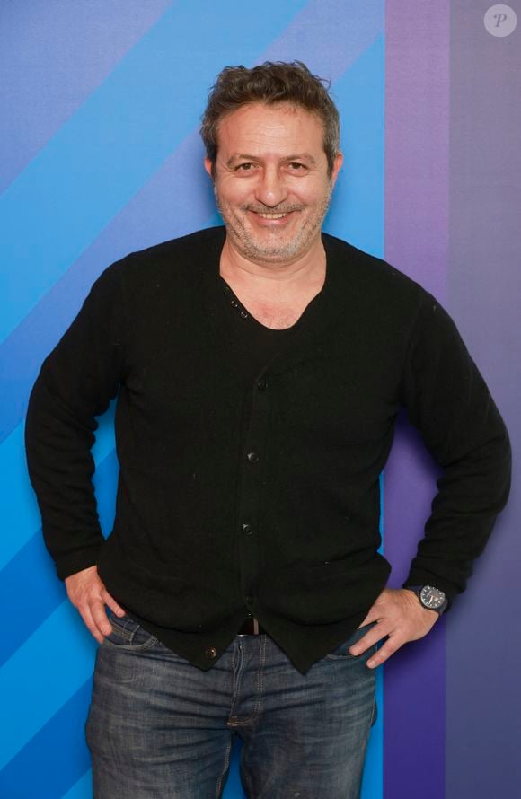 Farouk Bermouga a aussi parlé de ce qui était le plus dur pour lui à tourner : "Les choses qui sont anodines. Les choses qui ne sont que de l'exposition. Les séquences où vous racontez quelque chose pour faire avancer l'histoire. Pour moi, c'est très chiant."

Farouk Bermouga de la série Demain nous appartient - 6 ème édition du Festival Séries Mania à Lille, France, le 21 mars 2023. © Christophe Aubert via Bestimage