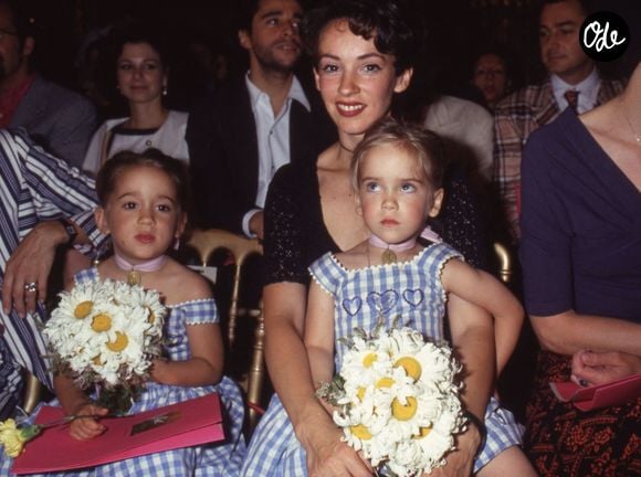 Thierry Ardisson avec Béatrice Loustalan et ses deux filles, Manon et Ninon.
© Rindoff-Garcia / Bestimage