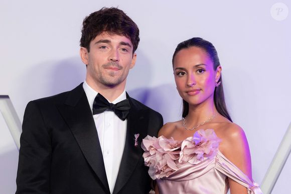 Charles Leclerc et son épouse Alexandra Saint Mleux assistent à la 70ème édition du Bal de la Rose au Sporting Club de Monte-Carlo à Monaco, le 21 mars 2026. Créé par la Princesse Grace de Monaco en 1954, le Bal de la Rose est l'un des principaux événements caritatifs de Monaco, au profit de la Fondation Princesse Grace. © Olivier Huitel/Pool Monaco/Bestimage