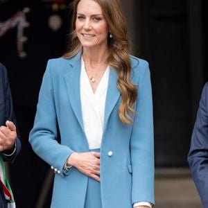 Son Altesse Royale, Catherine, Princesse de Galles (Catherine (Kate) Middleton, princesse de Galles), visite de 2 jours en Italie. À son arrivée à la mairie de Reggio Emilia, elle est accueillie par le maire de la ville, Marco Massari, le 13 mai 2026. © GoffPhotos/Bestimage