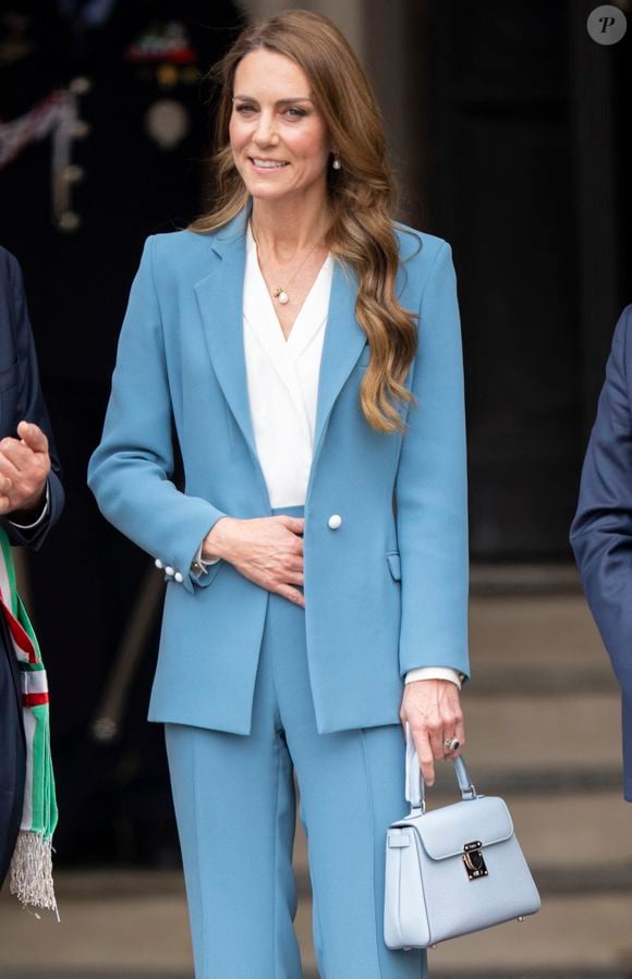 Son Altesse Royale, Catherine, Princesse de Galles (Catherine (Kate) Middleton, princesse de Galles), visite de 2 jours en Italie. À son arrivée à la mairie de Reggio Emilia, elle est accueillie par le maire de la ville, Marco Massari, le 13 mai 2026. © GoffPhotos/Bestimage