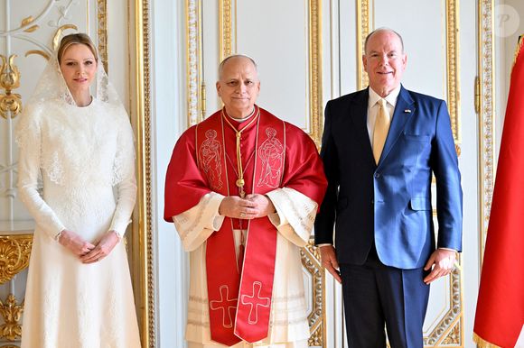 Le pape Léon XIV avec le prince Albert II de Monaco, la princesse Charlène - Entretien au palais pricnier et photo officielle - Visite historique du pape Léon XIV à Monaco le 28 mars 2026.
© Bruno Bebert - Dominique Jacovides / Bestimage