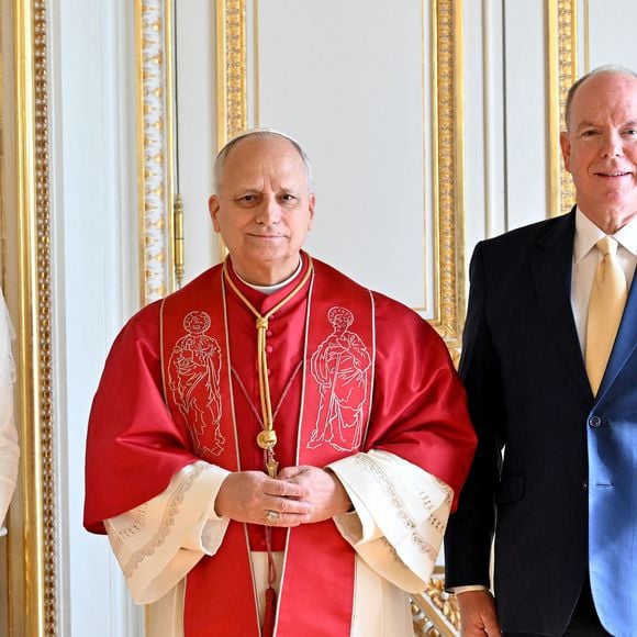 Le pape Léon XIV avec le prince Albert II de Monaco, la princesse Charlène - Entretien au palais pricnier et photo officielle - Visite historique du pape Léon XIV à Monaco le 28 mars 2026.
© Bruno Bebert - Dominique Jacovides / Bestimage