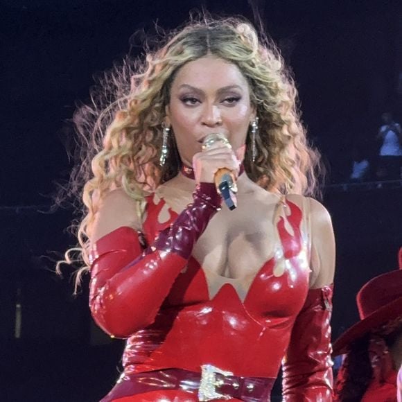 Beyoncé se produit lors du dernier concert de sa tournée Cowboy Carter Tour au Tottenham Hotspur Stadium à Londres. 2025.