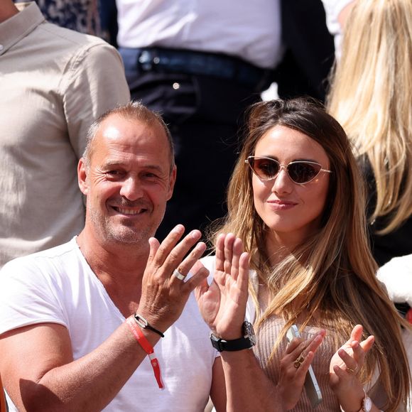 Roger Erhart et sa compagne Delphine Wespiser, Miss France 2012 - Célébrités dans les tribunes des internationaux de France de Roland Garros à Paris le 31 mai 2022. © Cyril Moreau - Dominique Jacovides/Bestimage