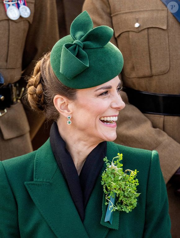 Kate Middleton assiste au défilé de la Saint-Patrick des Irish Guards à la caserne de Mons, Aldershot.
Backgrid UK/ Bestimage