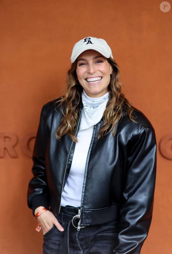 Laury Thilleman - Les célébrités au village lors des Internationaux de France de tennis de Roland Garros 2024 à Paris. Le 29 mai 2024. 
© Jacovides-Moreau / Bestimage