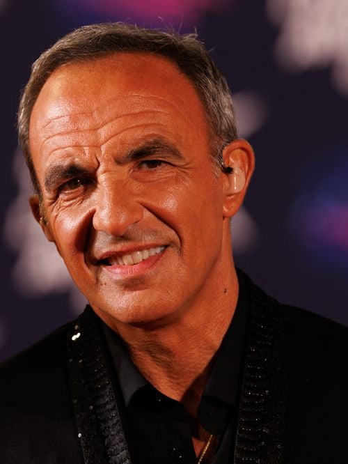 "Elle va me faire la peau" : Nikos Aliagas raconte comment sa fille Agathe, 14 ans, ne ménage pas son célèbre papa