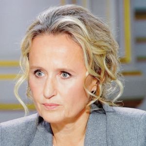 Le premier numéro, consacré au drame de Crépol, est diffusé ce mardi 6 octobre 2026 à 21h10.
Captures d'écran - Le président Emmanuel Macron répond aux questions des journalistes Gilles Bouleau et Caroline Roux pour le journal de 20h00. Le 24 septembre 2026. © Capture TV via Bestimage