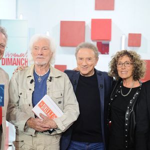 Après une longue pause, "Vivement dimanche" a bel et bien fait son retour sur France 3

Exclusif - Nelson Monfort, Hugues Aufray, Michel Drucker, Mireille Dumas et Emmanuel Chaunu lors de l'enregistrement de l'émission "Vivement dimanche" à Paris, FRanxce sur France 3. © Guillaume Gaffiot/Bestimage