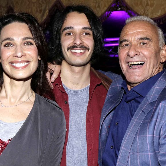 Michel Fugain avec sa fille Marie et son fils Alexis lors de la soirée organisée pour Les 50 ans de carrière de Michel Fugain au Divan Du Monde à Paris, France, le 10 mai 2017. Photo VIM/ABACAPRESS.COM