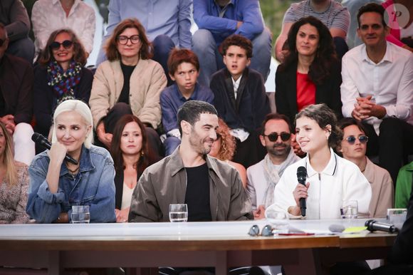 Exclusif - Julia Ducournau, Tahar Rahim, Mélanie Boros - Plateau de l'émission "C à vous" lors du 78ème Festival International du Film de Cannes le 20 mai 2025. © Jack Tribeca / Bestimage