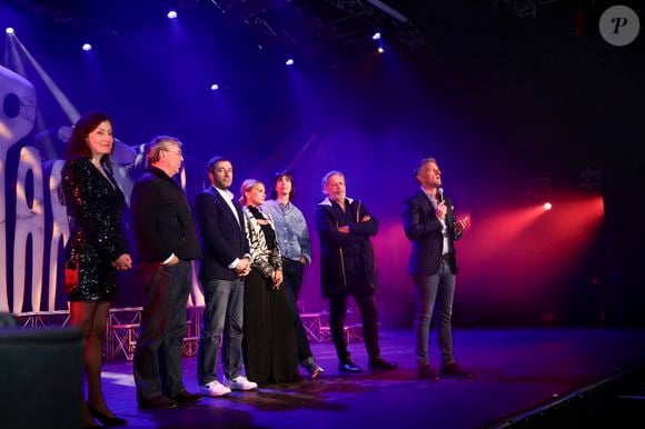 Dans le sud de la France

Exclusif - Jean-Michel Maire, Géraldine Maillet, Kevin Luciano (maire de Vallauris Golfe-Juan), Kelly Vedovelli, Bernard Montiel, Bruno Darde, Emilie Guérin-Legourd - Les célèbres personnalités de la télé se sont retrouvés avec bonheur, dans le Sud, à Vallauris Golf-Juan, pour assister à un magnifique show de cabaret, en présence de Mr Le Maire K. Luciano et ses adjoints, heureux de répondre à l'invitation du dynamique Président de l'association "Valoriser Vallauris Golf-Juan", Mr B. Darde, ce passionné d'art et du monde associatif projette également de créer un Musée de Sculpture à ciel ouvert , mêlant Art et Espace Public. © Jack Tribeca/Bestimage