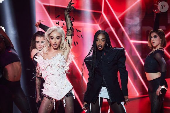 Exclusif - Ebony et Bilal Hassani lors de l’enregistrement de l’émission “Les stars s’unissent pour le Sidaction” au théâtre Marigny à Paris, France, le 11 mars 2025. L’émission sera diffusée en prime le 22 mars sur France 2. © Guirec-Moreau/ Bestimage