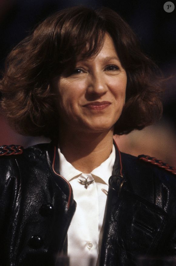 Au fil des années, cet endroit s’est imposé comme un véritable havre de paix pour le couple...

Photo exclusive, datée du 9 juillet 2025, de Nathalie Baye posant pour un portrait. © APS-Medias/Abacapress.com