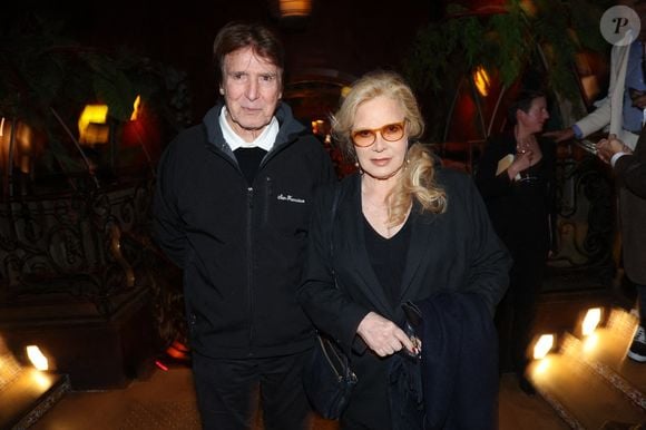 Sylvie Vartan et Tony Scotti assistent au lancement du livre 'Ma Mere, Dieu et Litzie' de Roland Perez organisé par Five Eyes Production au Buddha Bar à Paris, France, le 08 novembre 2023. Photo Jerome Dominé/Abaca