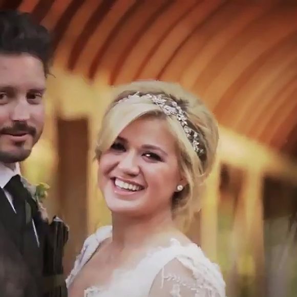Kelly Clarkson et Brandon Blackstock s’étaient rencontrés en 2012, mariés en 2013 et séparés en 2020 pour “différends irréconciliables”.

Photos de mariage de Kelly Clarkson et Brandon Blackstock en octobre 2013.

Backgrid UK/ Bestimage