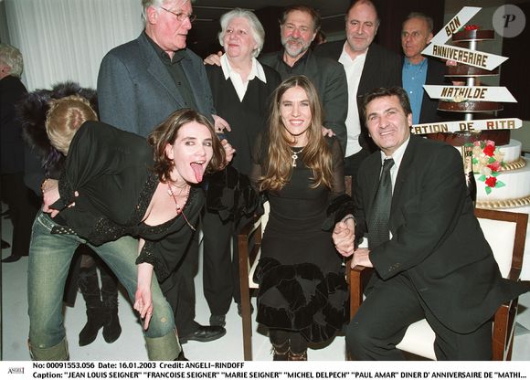Son grand-père Louis Seigner et ses sœurs faisaient partie de cette dynastie d’artistes.

Jean-Louis Seigner, Françoise Seigner, Marie-Amélie Seigner, Michel Delpech au dîner d'anniversaire de Mathilde Seigner. Photo par ANGELI-RINDOFF / BESTIMAGE