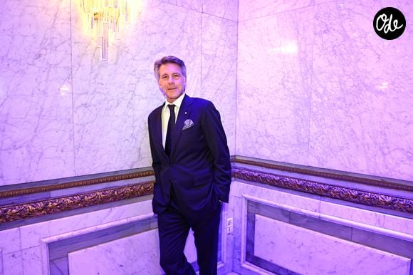 Durant ce séjour, il a découvert l’univers de Salvador Dalí.

Emmanuel-Philibert de Savoie, duc de Savoie, prince de Piémont et de Venise lors de la soirée des Ordres Dynastiques de la maison royale de Savoie dans les salons Hoche à Paris le 30 juin 2026. © Cédric Perrin/Bestimage