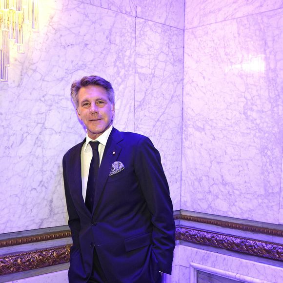 Durant ce séjour, il a découvert l’univers de Salvador Dalí.

Emmanuel-Philibert de Savoie, duc de Savoie, prince de Piémont et de Venise lors de la soirée des Ordres Dynastiques de la maison royale de Savoie dans les salons Hoche à Paris le 30 juin 2026. © Cédric Perrin/Bestimage