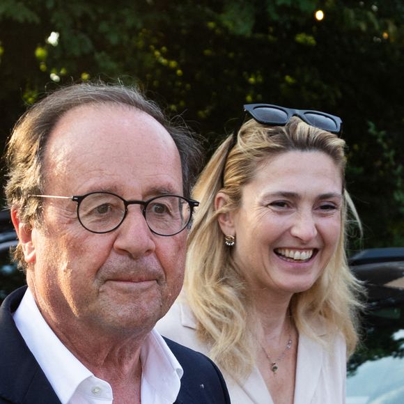 François Hollande et Julie Gayet assistent au Festiv4L Signe Renault au Chalet des Iles le 23 juin 2025 à Paris, France. ©Berzane Nasser/ABACA