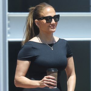 "Félicitations, chérie !", l'a complimentée Jennifer Lopez dans les commentaires.
Jennifer Lopez à Santa Monica
Backgrid USA / Bestimage