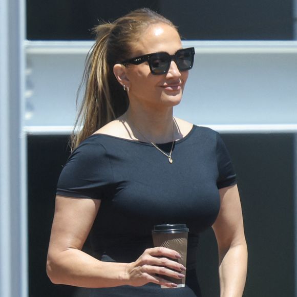 "Félicitations, chérie !", l'a complimentée Jennifer Lopez dans les commentaires. 

Jennifer Lopez à Santa Monica 

Backgrid USA / Bestimage