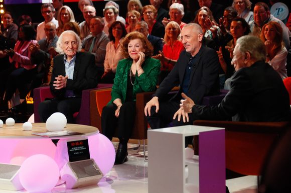 Exclusif - Gad Elmaleh et ses parents David et Régine lors de l'enregistrement de l'émission "Famille je vous aime" présentée par M. Drucker et qui sera diffusée le 13 juin 2025 sur France 3, aux Studios rive gauche à Paris, France, le 14 avril 2025. © Clovis-Gaffiot/Bestimage
