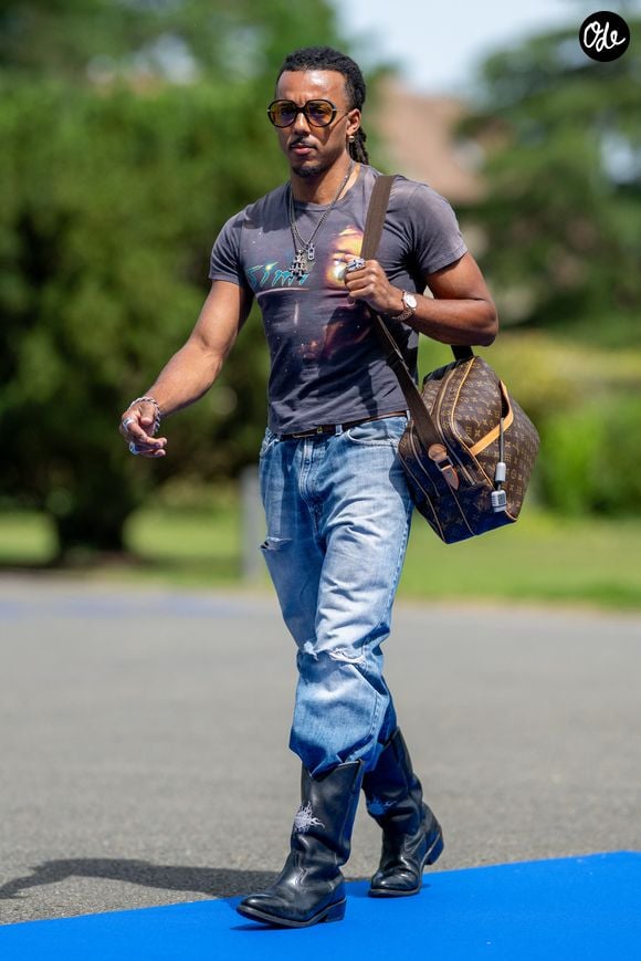 Jules Koundé - Les joueurs de l'équipe de France de football arrivent au centre d'entraînement de la Fédération française de football (FFF) à Clairefontaine-en-Yvelines, au sud-ouest de Paris, France, en vue de la Coupe du monde de la FIFA 2026, le 29 mai 2026. © Pierre Perusseau/Bestimage