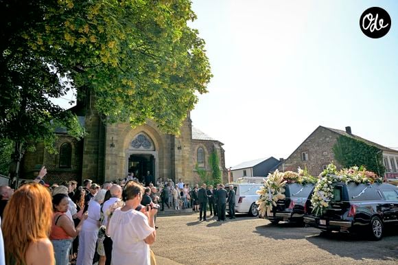 Huit jours après sa disparition, ses proches se sont réunis pour lui rendre un dernier hommage. Les funérailles ont eu lieu le 20 juin 2026 à l'église Saint-Firmin de Rotheux, en Belgique.

ROTHEUX (Belgique), 20 juin — Personne non identifiée photographiée lors des obsèques de Frank Michael, décédé à l'âge de 79 ans, le 20 juin 2026 à Rotheux, en Belgique. (Photo : Sebastien Smets / Photonews).