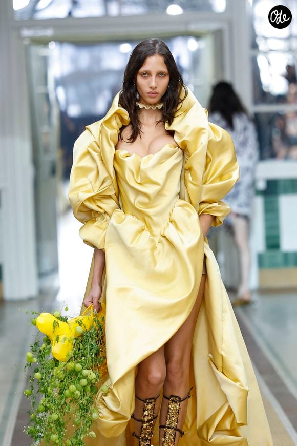 Défilé “Vivienne Westwood” Collection Femme Prêt-à-Porter Printemps/Eté 2027 lors de la Fashion Week de Paris (PFW) le 3 octobre 2026 Agence / Bestimage
