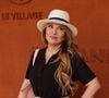 Une situation qui a également eu des conséquences sur son apparence et la façon dont elle était accompagnée dans son métier. 

Hélène Ségara au photocall du village lors des Internationaux de France de Tennis de Roland Garros 2026, à Paris, France, le 30 mai 2026. © Dominique Jacovides/Bestimage