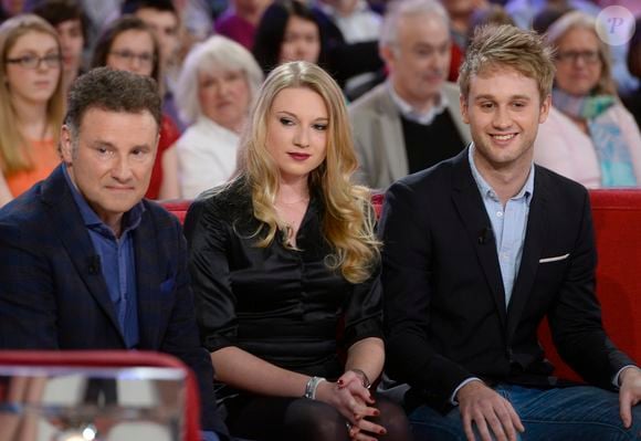 Elle a annoncé se lancer dans une nouvelle aventure et au sein d'un autre groupe, à savoir France Télévisions. "À partir de la semaine prochaine, je reprends les rênes de l’émission Le Goût des Rencontres sur @france3nouvelleaquitaine".

Pierre Sled, Valentine Sled, Nicolas Sled - Enregistrement de l'émission "Vivement Dimanche" à Paris le 1er Avril 2015. L'émission sera diffusée le 05 Avril 2015. Invité principal Sophie Davant.