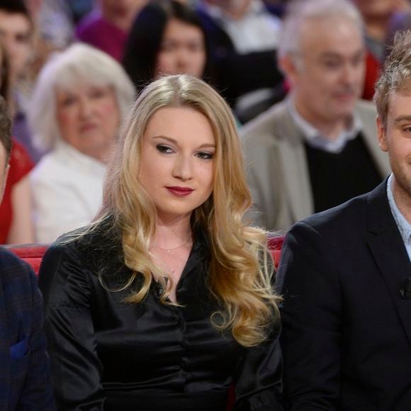 Elle a annoncé se lancer dans une nouvelle aventure et au sein d'un autre groupe, à savoir France Télévisions. "À partir de la semaine prochaine, je reprends les rênes de l’émission Le Goût des Rencontres sur @france3nouvelleaquitaine".

Pierre Sled, Valentine Sled, Nicolas Sled - Enregistrement de l'émission "Vivement Dimanche" à Paris le 1er Avril 2015. L'émission sera diffusée le 05 Avril 2015. Invité principal Sophie Davant.