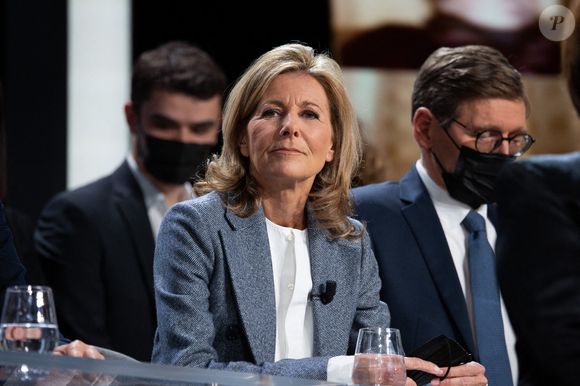 La journaliste a ensuite été remplacée par Audrey Crespo-Mara

La journaliste française Claire Chazal se prépare à interviewer le candidat du parti Europe Ecologie Les Verts à l'élection présidentielle française de 2022 pour l'émission politique Elysee 2022 à Saint-Denis près de Paris, le 17 février 2022. Photo par Raphael Lafargue/ABACAPRESS.COM