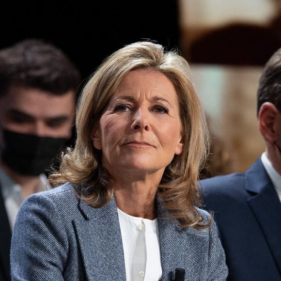 La journaliste a ensuite été remplacée par Audrey Crespo-Mara

La journaliste française Claire Chazal se prépare à interviewer le candidat du parti Europe Ecologie Les Verts à l'élection présidentielle française de 2022 pour l'émission politique Elysee 2022 à Saint-Denis près de Paris, le 17 février 2022. Photo par Raphael Lafargue/ABACAPRESS.COM