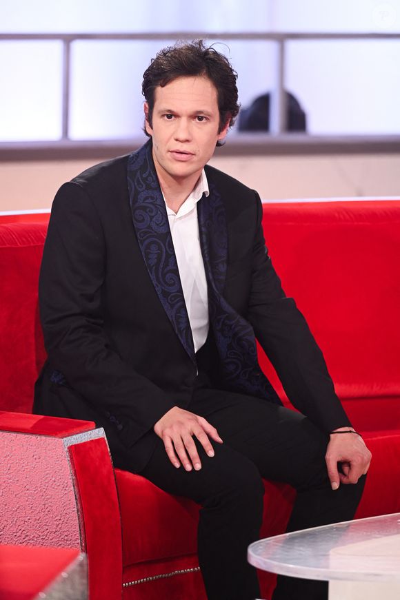 Gustave Reichert, le fils de Clémentine Célarié, lors de l'enregistrement de l'émission Vivement dimanche au studio Rive Gauche, présentée par Michel Drucker. Diffusion sur France 3 le 22/03/2026. Photos prises le 11 mars 2026.
Crédit Guillaume Gaffiot / Bestimage