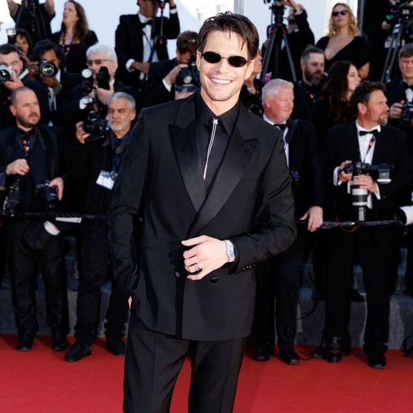François Civil s'est aussi offert quelques pièces de mobilier design, dont une chaise LC4.

François Civil à la montée des marches du film "Garance" lors du 79ème Festival International du Film de Cannes, le 17 mai 2026.

© Jacovides-Moreau / Bestimage