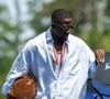 Conséquence : le joueur est contraint d'abandonner ses partenaires pour les quatre prochains matchs des Bleus prévus jusqu'au début du mois d'octobre.

Ibrahima Konaté - Les joueurs de l'équipe de France de football arrivent au centre d'entraînement de la Fédération française de football (FFF) à Clairefontaine-en-Yvelines, au sud-ouest de Paris, France, en vue de la Coupe du monde de la FIFA 2026, le 29 mai 2026. © Pierre Perusseau/Bestimage