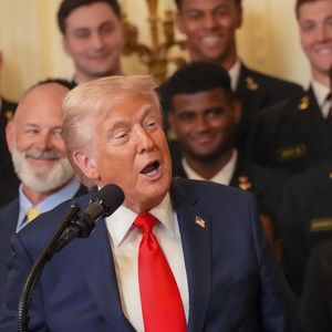 Cependant, la comparaison avec Donald Trump risque de ne pas lui plaire,

Donald Trump à Washington le 15 avril 2025
© Andrew Leyden/ZUMA Press Wire/Bestimage