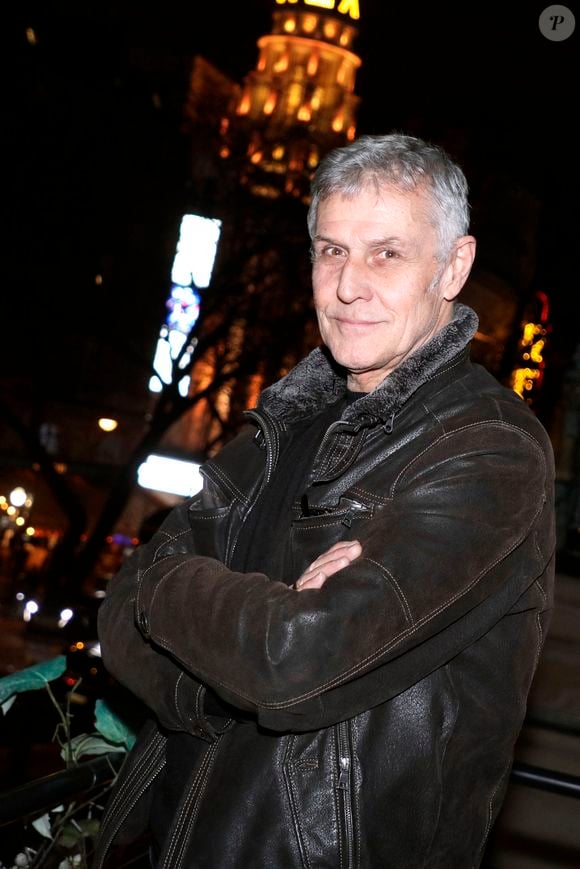 Les téléspectateurs l’ont retrouvé dans plusieurs productions cultes comme Sous le soleil, Le miel et les abeilles ou Les nouvelles filles d'à côté. 

Décès - L'acteur Pierre Deny est mort à l'âge de 69 ans - Exclusif - Pierre Deny - Rendez-vous avec les acteurs du Salon Artistique du spectacle vivant à Paris le 5 février 2024.

© Cédric Perrin / Bestimage