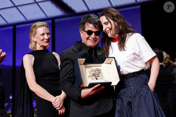 Le 78e Festival de Cannes est terminé

Cate Blanchett, Jafar Panahi (Palme d’Or pour “Un simple accident” ), Juliette Binoche lors de la cérémonie de clôture de la 78ème édition du festival international du film de Cannes.

© Moreau / Jacovides / Bestimage