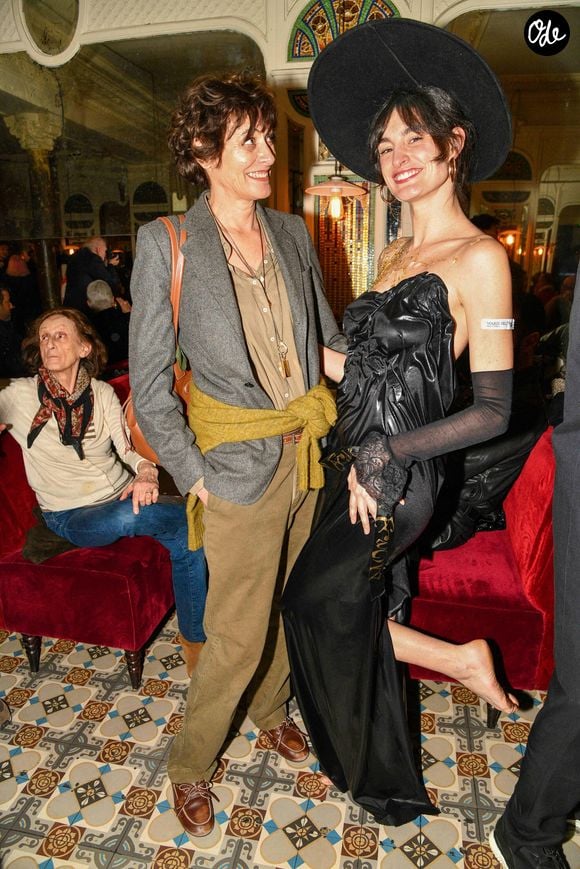 Très admirative de sa mère, Nine d’Urso ne tarit pas d’éloges sur Inès de La Fressange.

Inès de la Fressange, Nine d’Urso - Présentation de la collection homme automne-hiver 2026-2027 de Marie Beltrami dans le cadre de la Fashion Week de Paris, le 24 janvier 2026 à Paris, en France. Photo : Shootpix/ABACAPRESS.COM